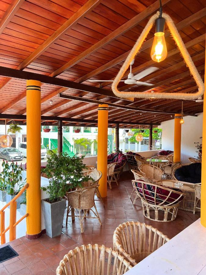 Hummus Hostel 히카두와 외부 사진