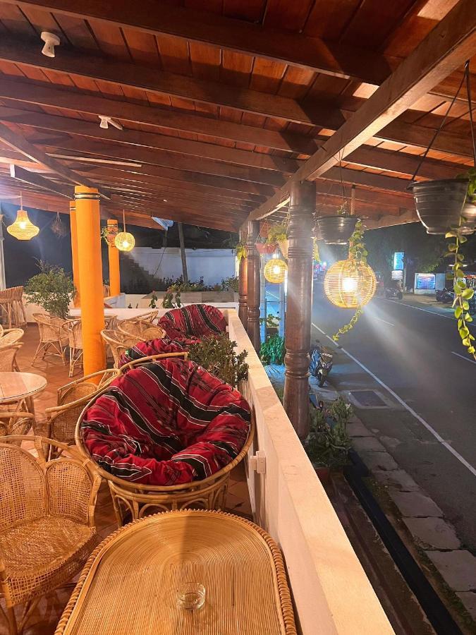 Hummus Hostel 히카두와 외부 사진